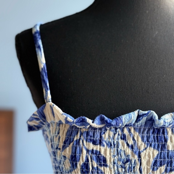 H&M Floral Print Smocked Waist Midi Dress in Blue and White - Picture 15 of 17